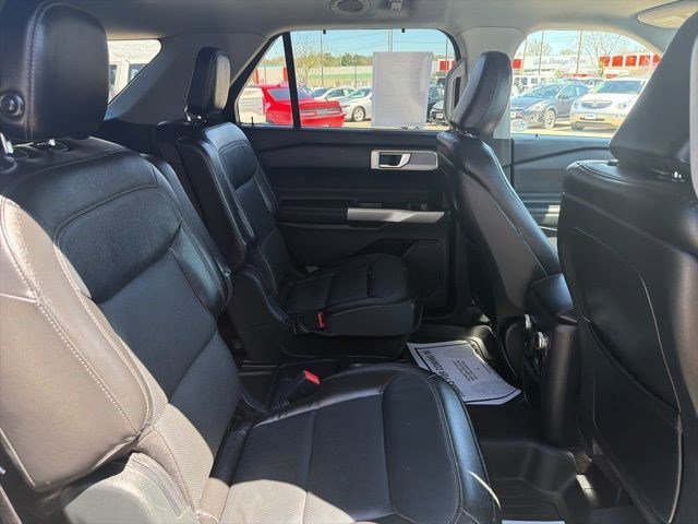 Used 2020 Black Metallic Ford Limited image 20