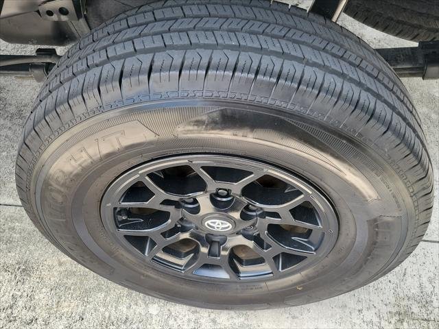 Certified Used 2022 MAGNETIC GRAY MET. Toyota  image 9