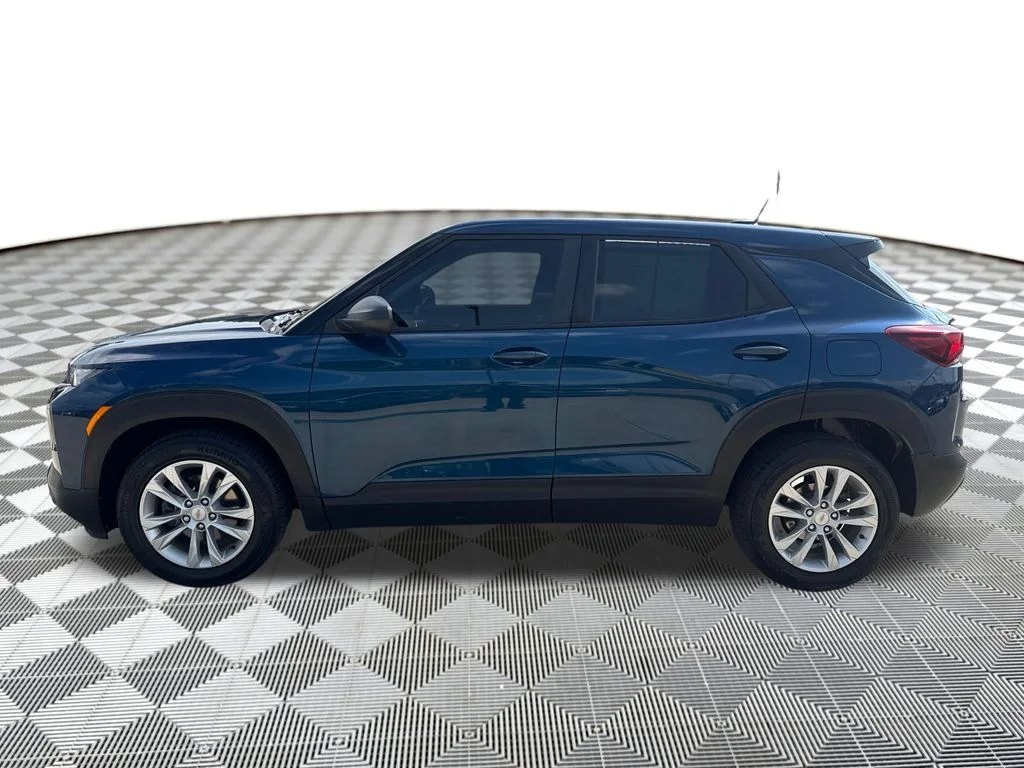 Used 2021 Blue Chevrolet LS image 3
