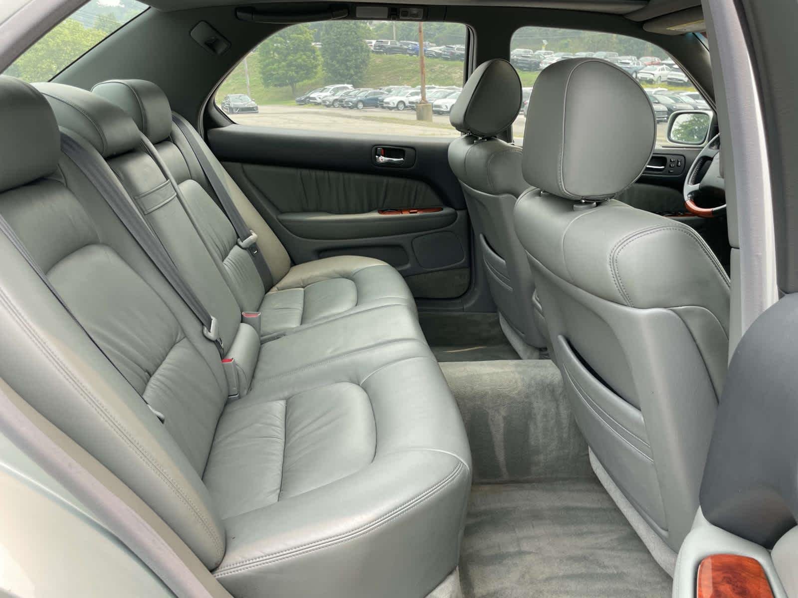 Used 1998 Silver Jade Pearl Lexus  image 19