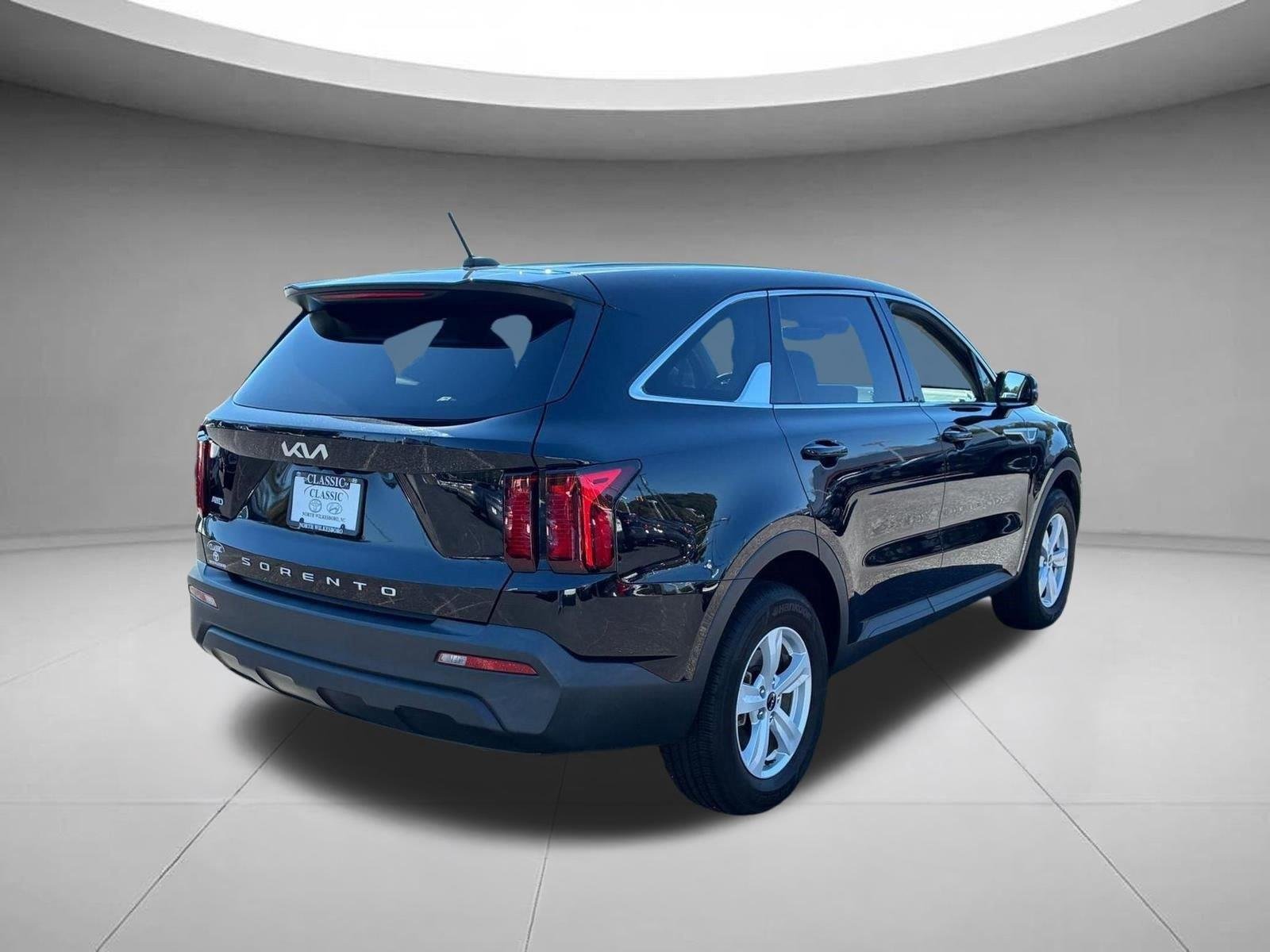 Used 2022 Ebony Black Kia LX image 5