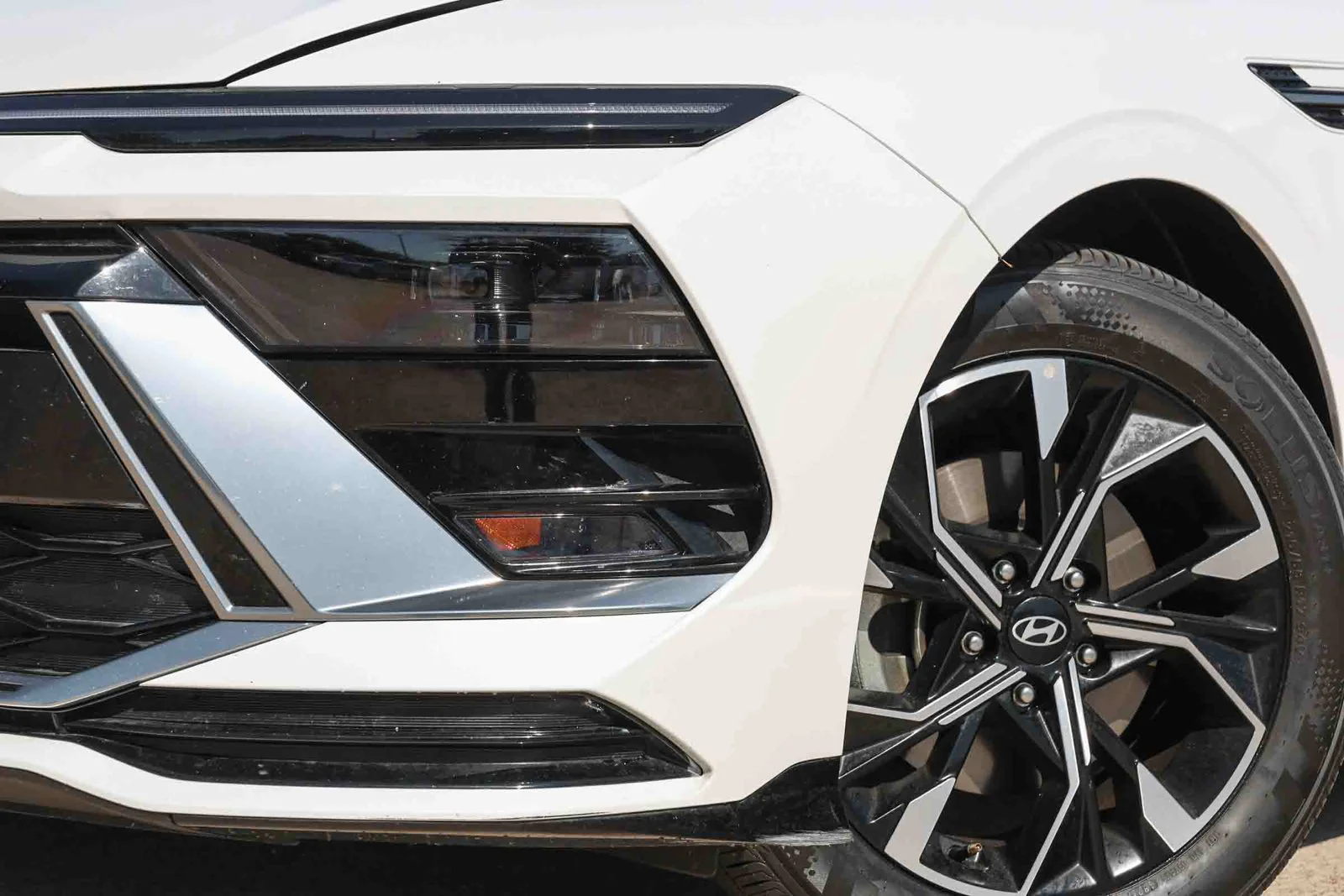 Used 2025 White Hyundai SEL image 11
