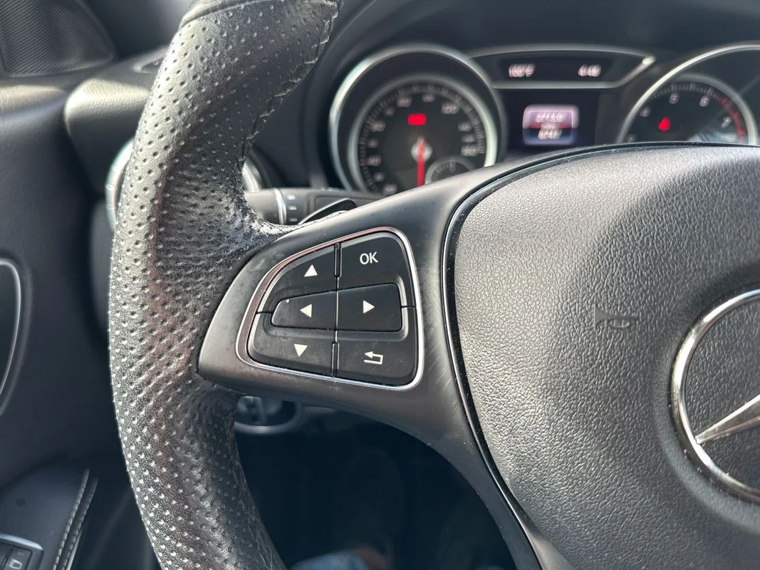 Used 2019 Black Mercedes-Benz 4MATIC® image 16