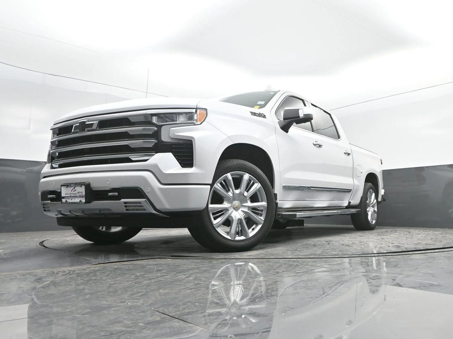 Used 2023 Iridescent Pearl Tricoat Chevrolet High Country image 49