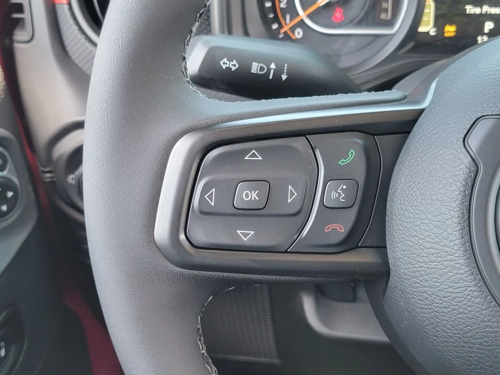 New 2026 Tuscadero Pearlcoat Jeep Rubicon X image 5