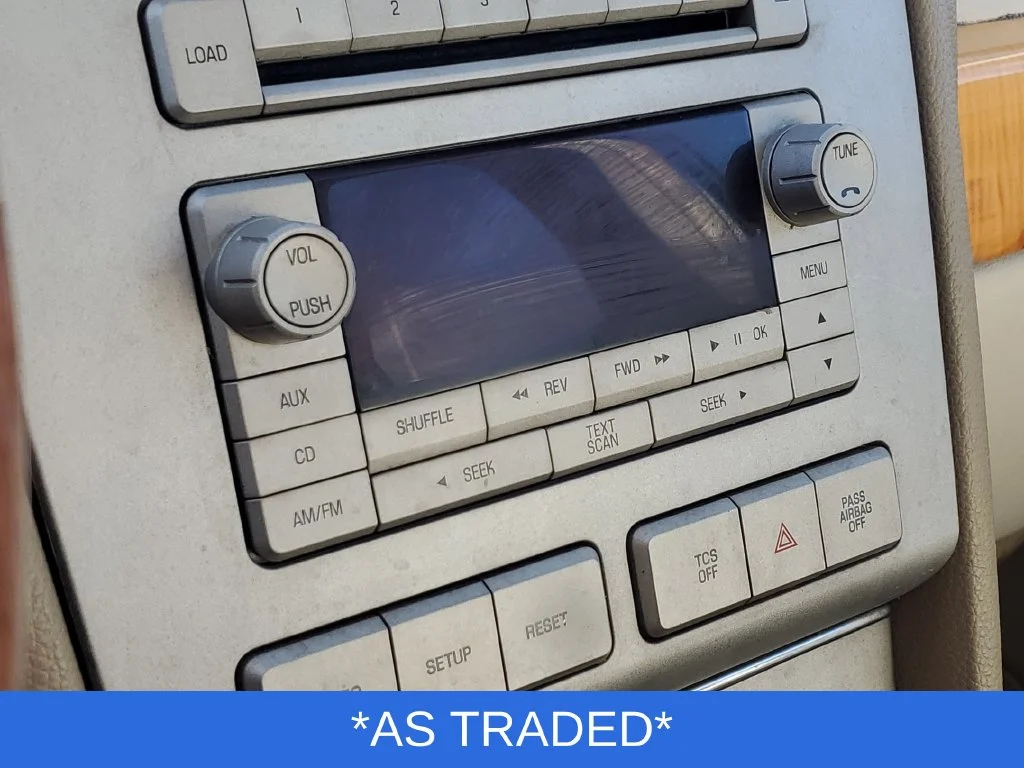 Used 2008 Beige Lincoln Base image 16