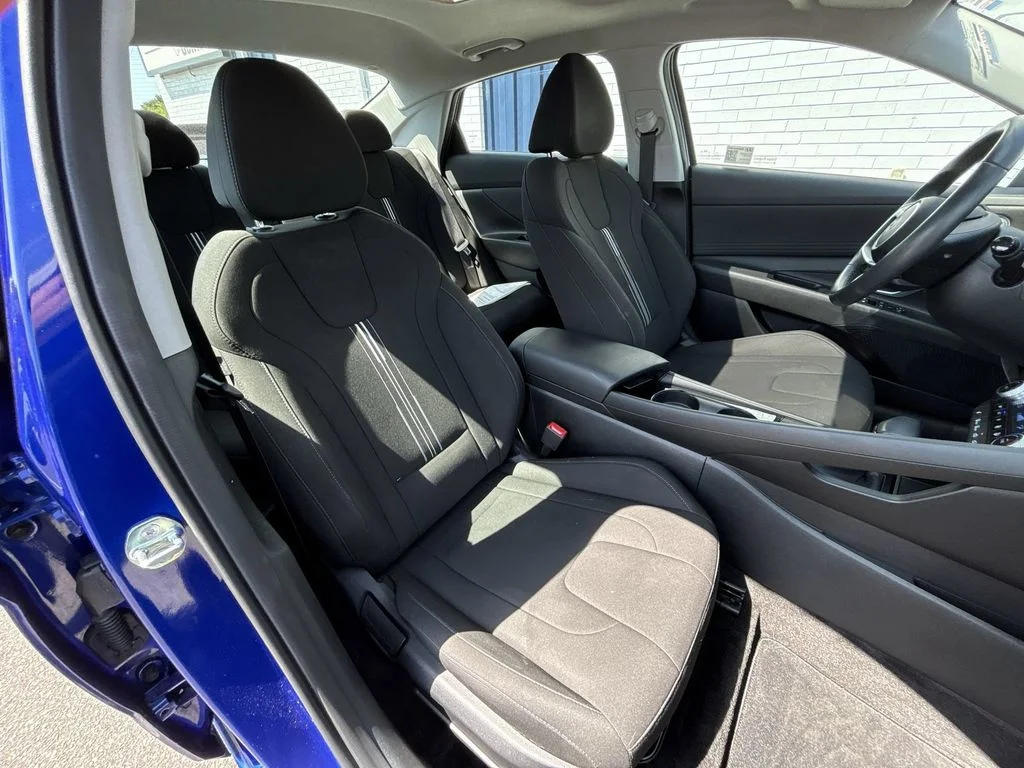 Used 2025 Blue Hyundai SEL Convenience image 27
