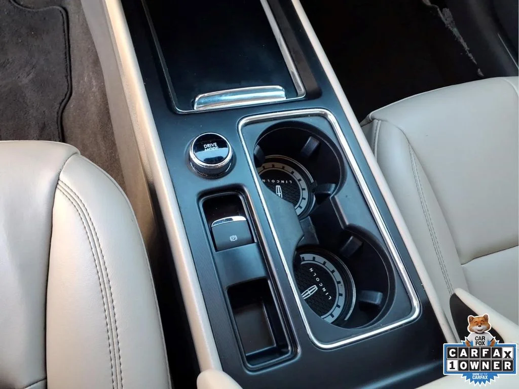 Used 2023 White Lincoln Standard image 27