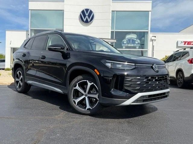 New 2026 Deep Black Pearl Volkswagen 2.0T SE image 1