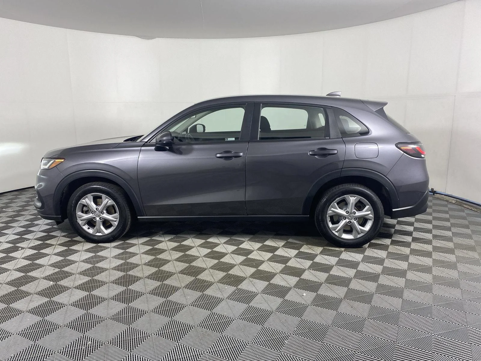 Used 2023 Modern Steel Metallic Honda LX image 5