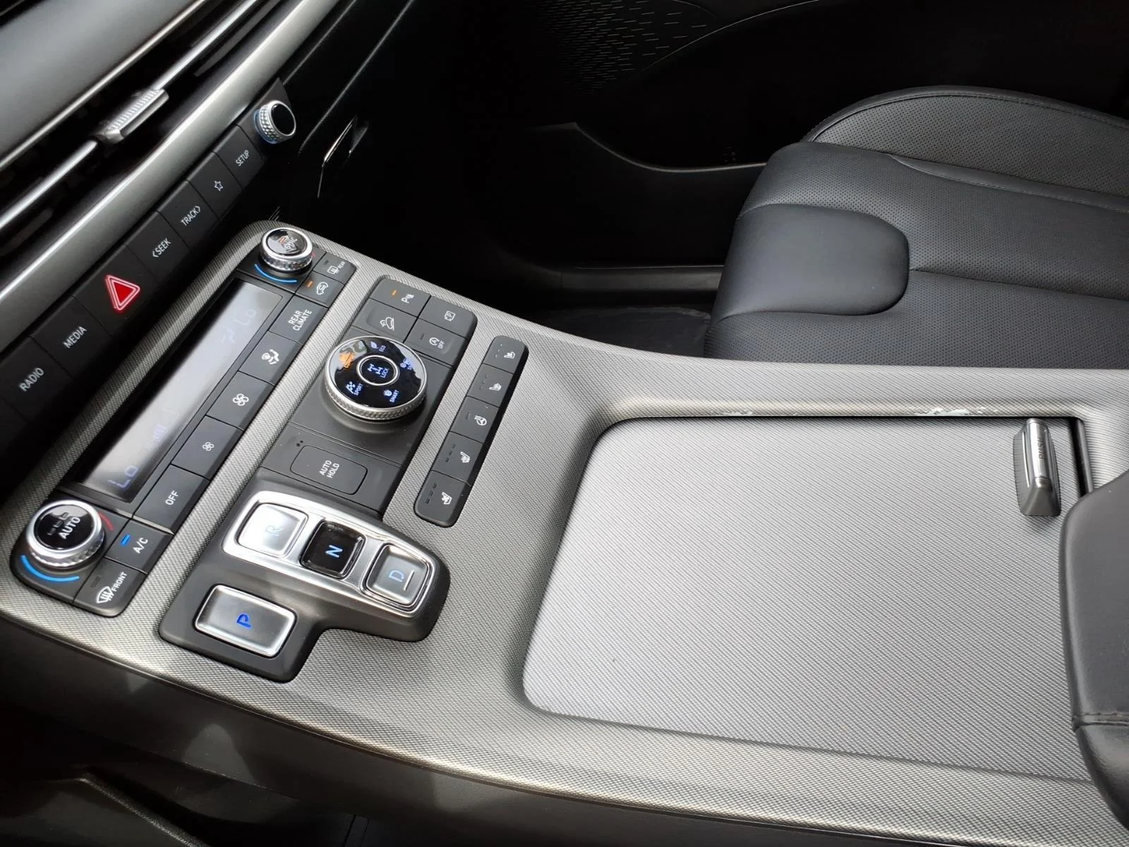 Used 2025 Hyper White Hyundai SEL Premium 7P image 22