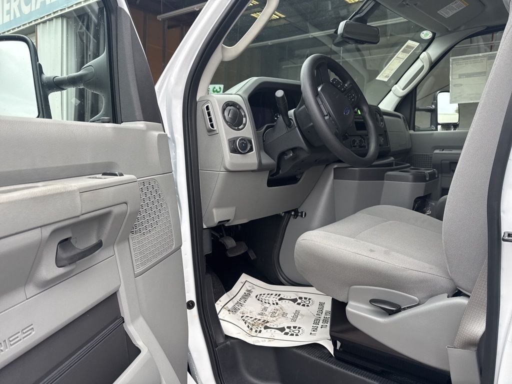 New 2026 Oxford White Ford Base image 7