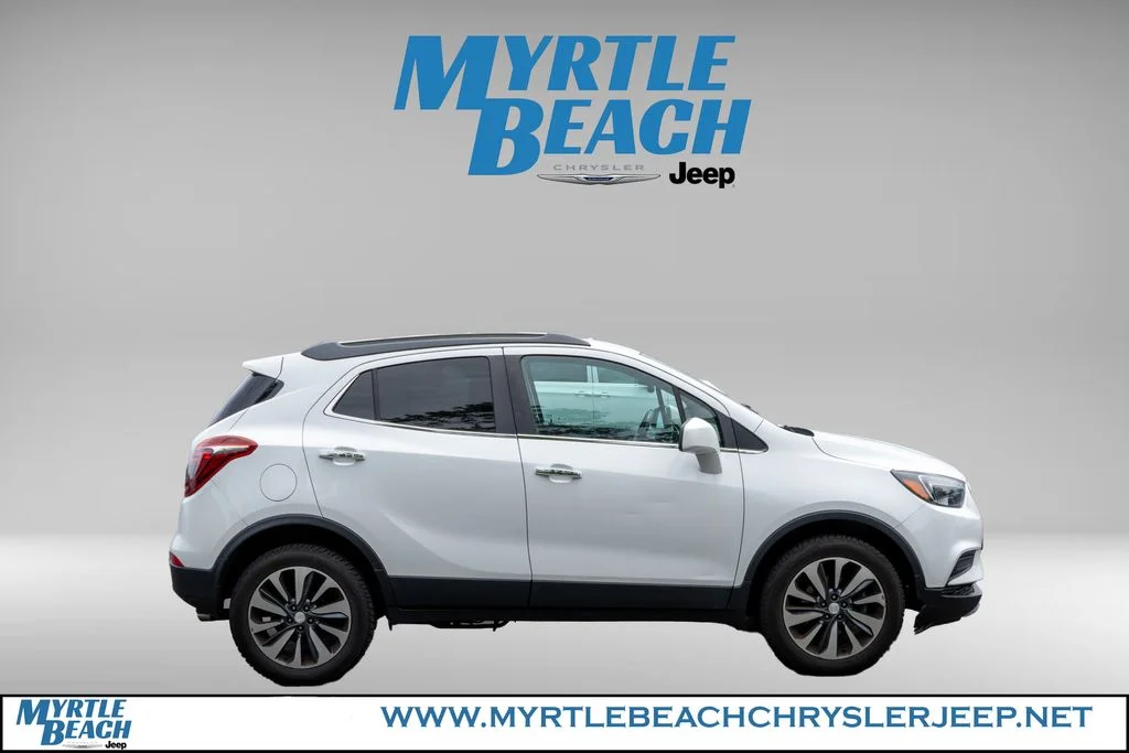 Used 2021 Summit White Buick Preferred image 7
