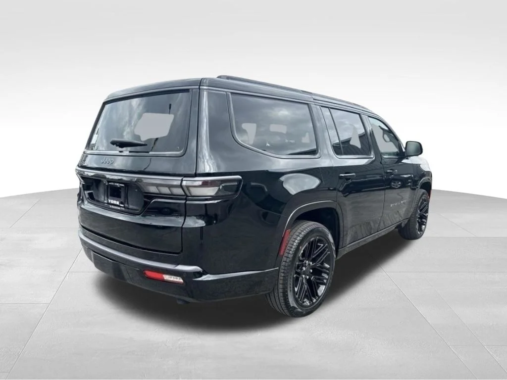 New 2026 High Gloss Black Exterior Paint Jeep Limited Reserve image 5