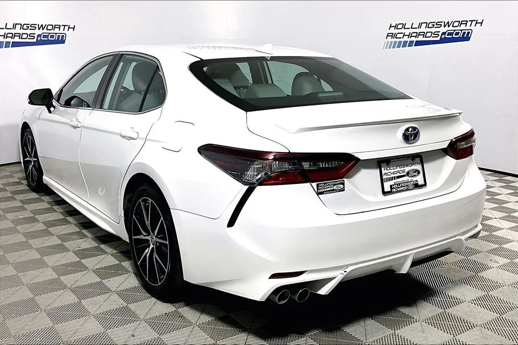 Used 2024 Ice Toyota SE image 8