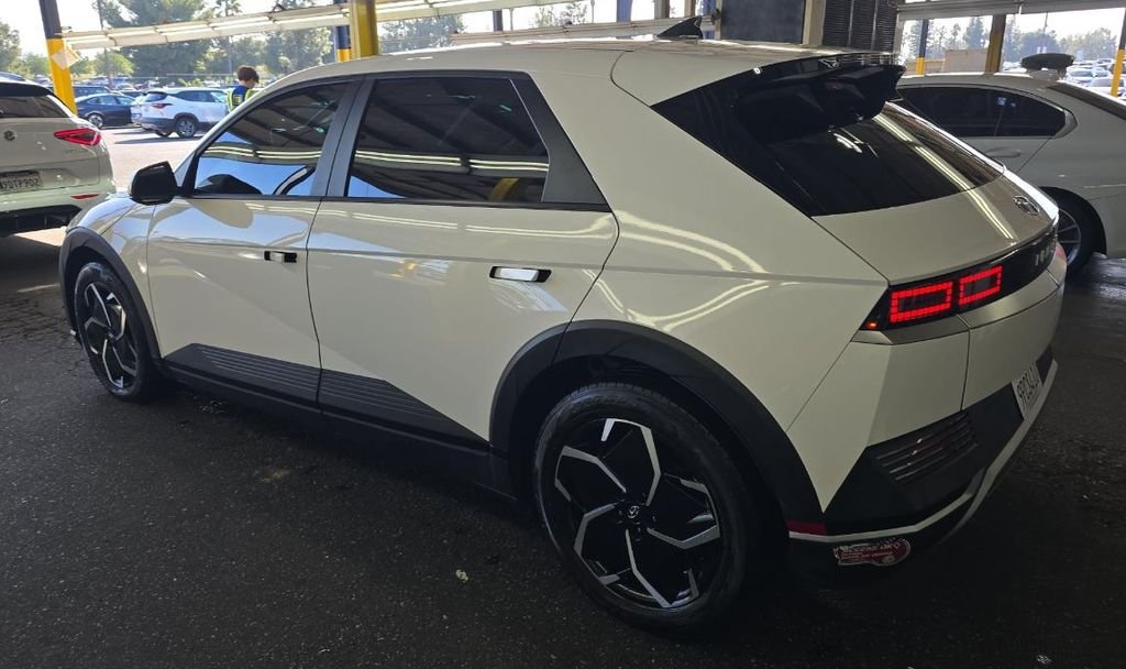 Used 2024 White Hyundai SEL image 6