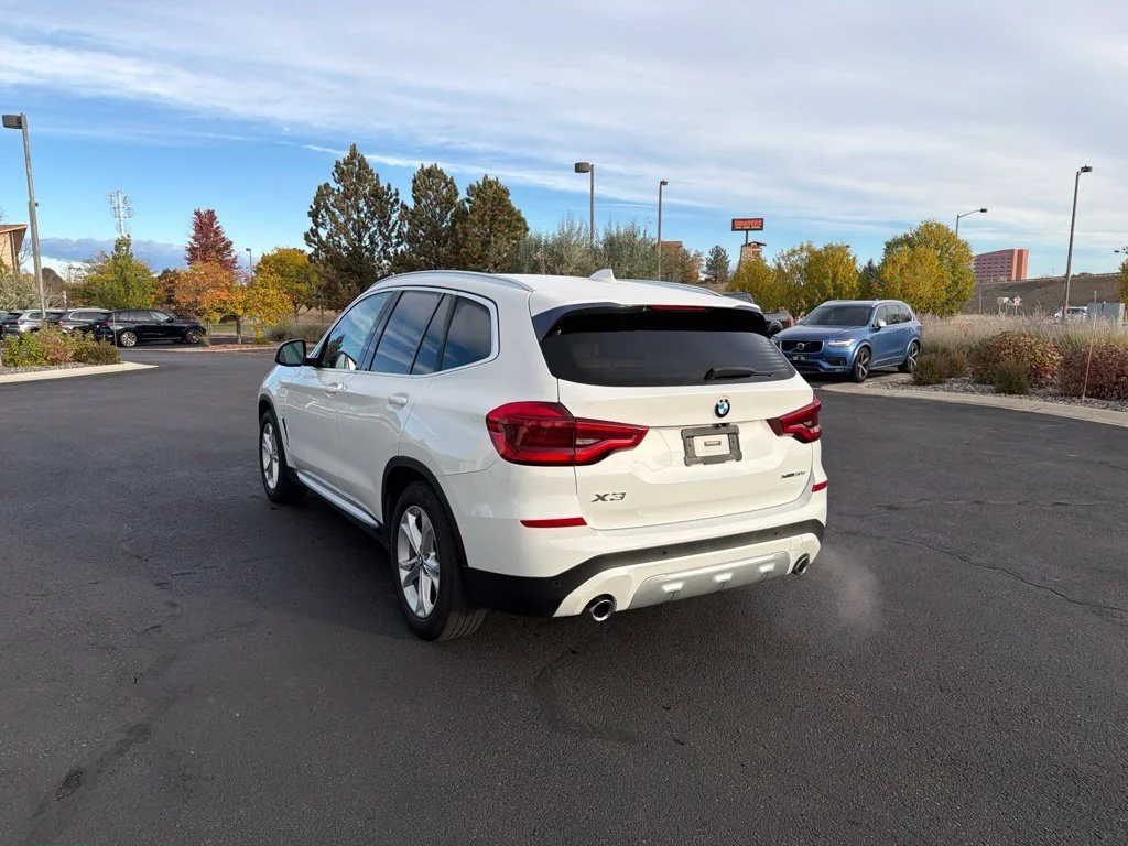 Used 2021 Alpine White BMW xDrive30e image 3
