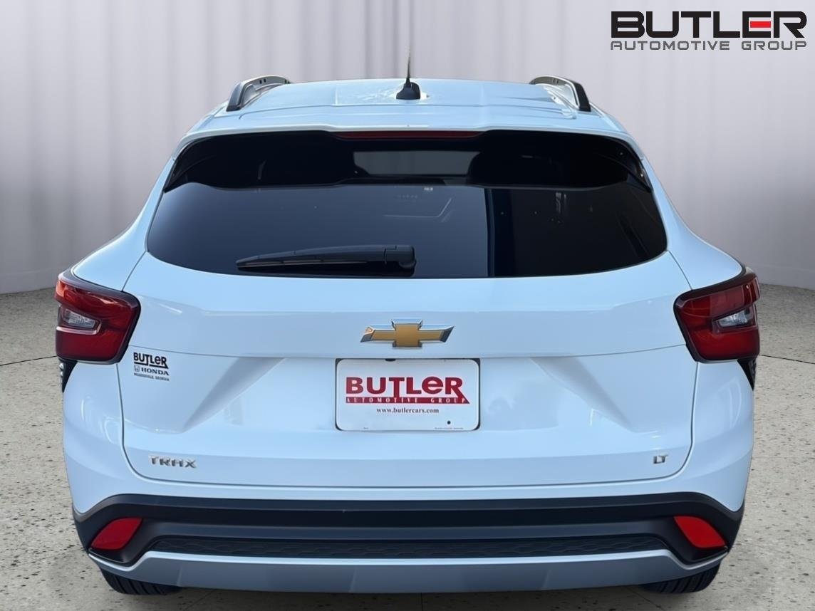 Used 2025 Summit White Chevrolet LT image 5