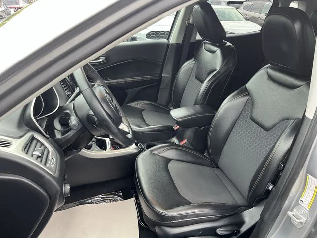 Used 2019 Silver Jeep Latitude image 15