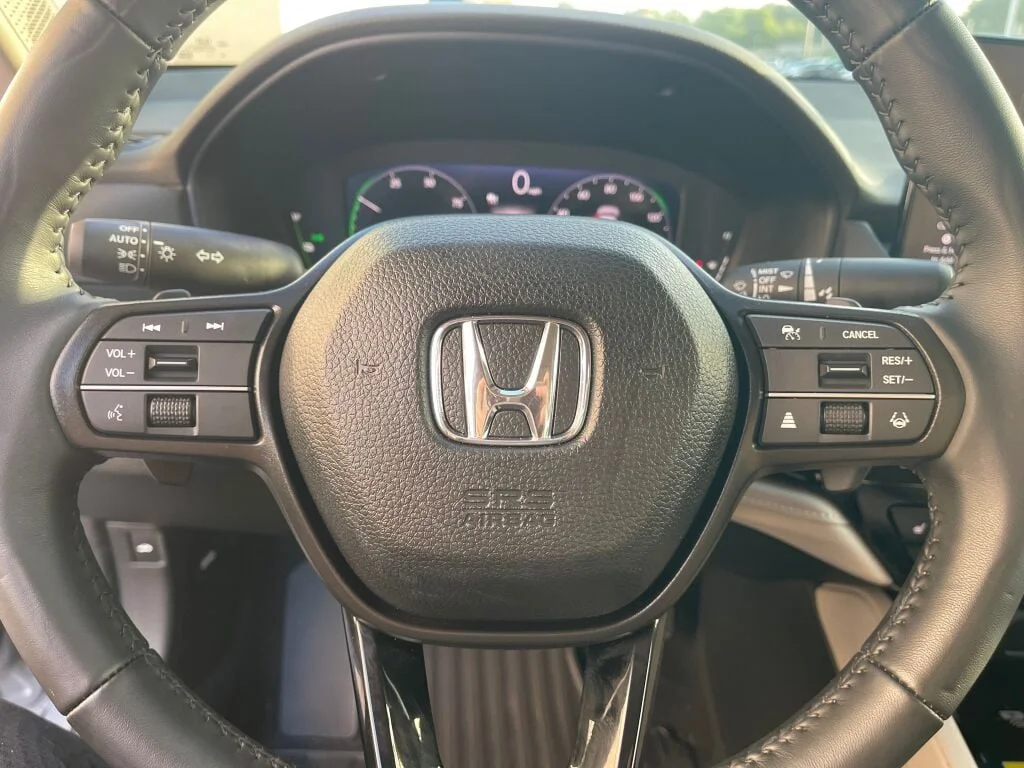 Certified Used 2025 Urban Gray Pearl Honda EX-L image 19