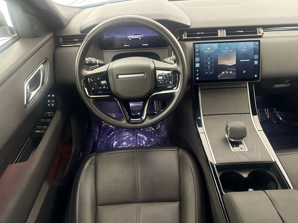 Certified Used 2025 White Land Rover Dynamic SE image 23