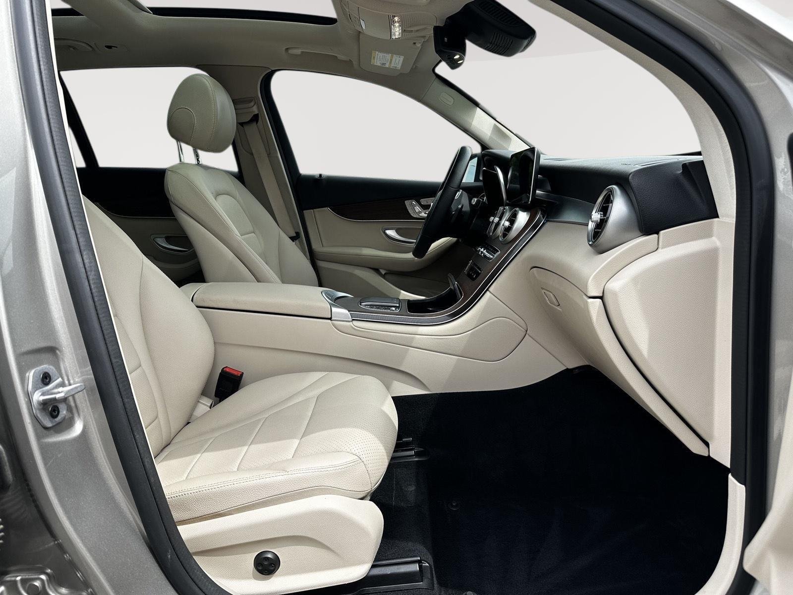 2022 Mercedes-Benz GLC GLC300 - Photo 25