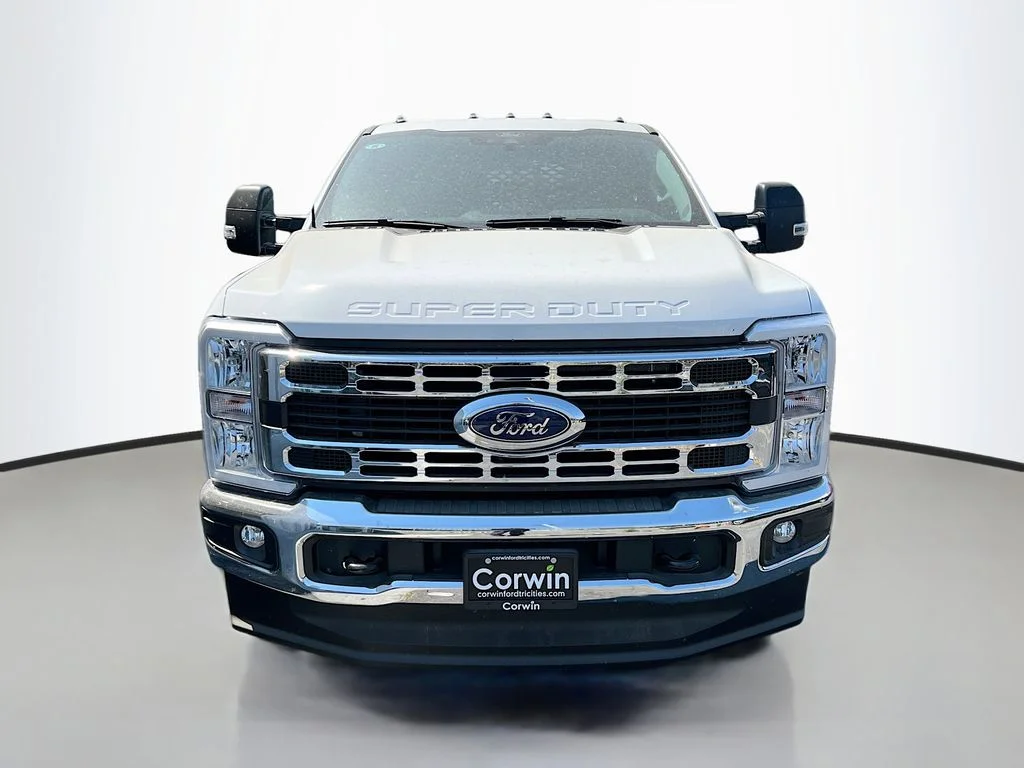 New 2025 Oxford White Ford XL image 4