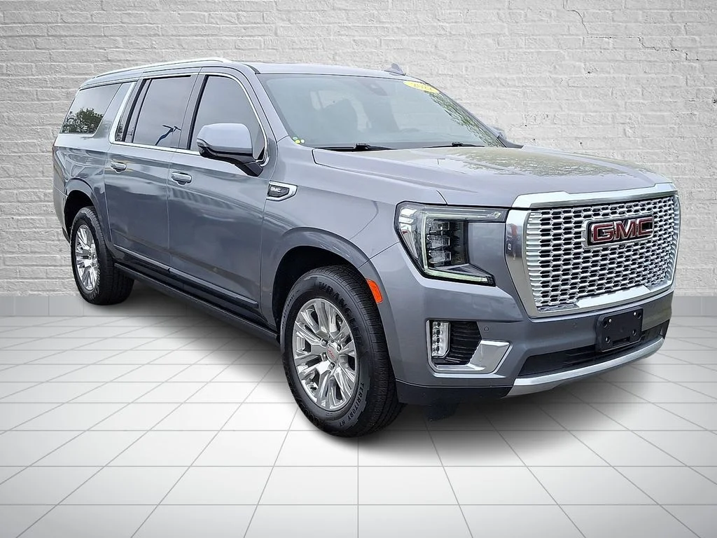 Used 2022 Gray GMC Denali image 3