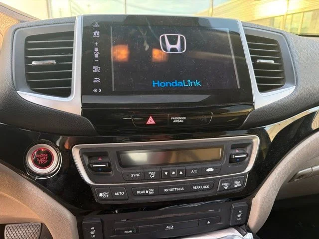 Used 2018 Green Honda Touring image 11