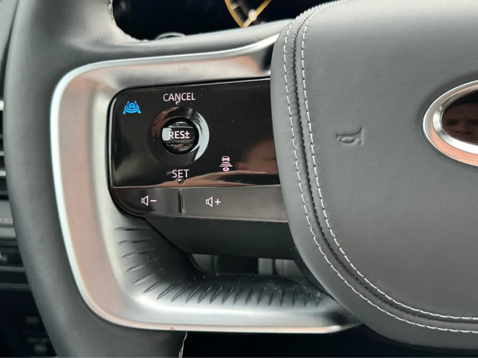 2025 INFINITI QX80 Sensory 4WD - Photo 24