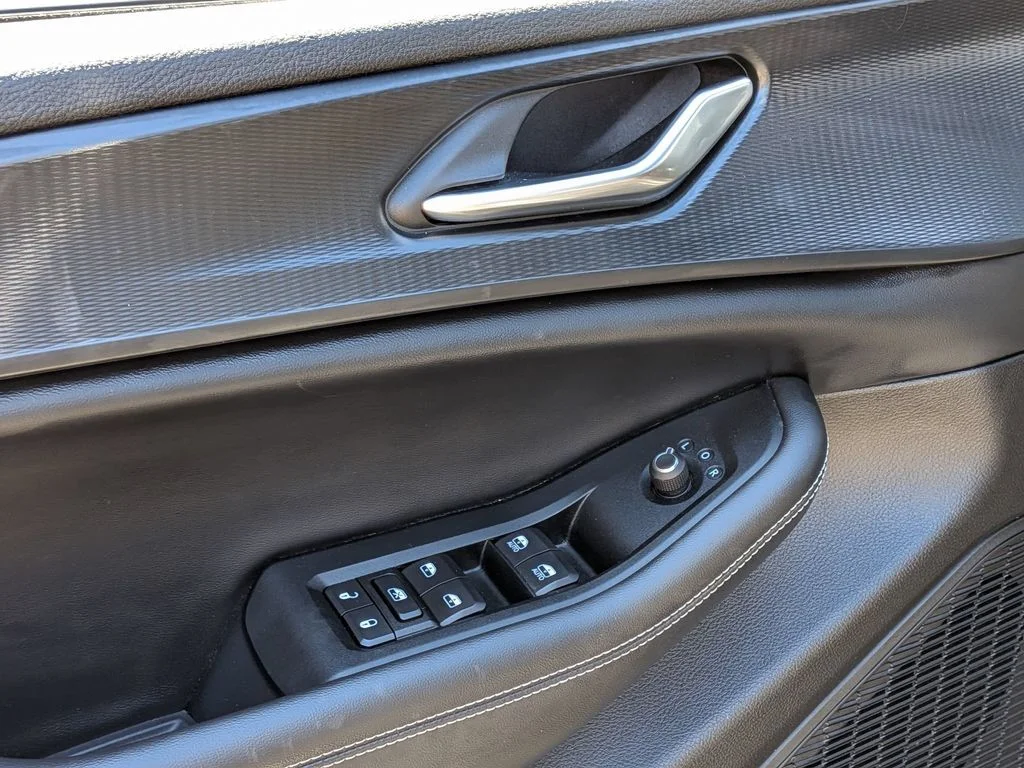 Used 2023 Gray Jeep Altitude X image 12