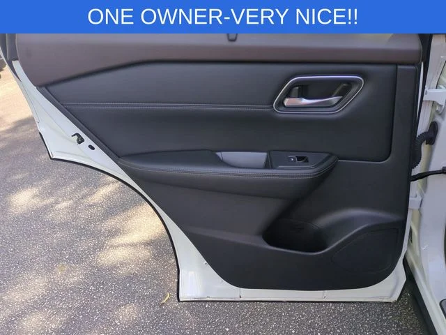 Used 2023 White Nissan Platinum image 29