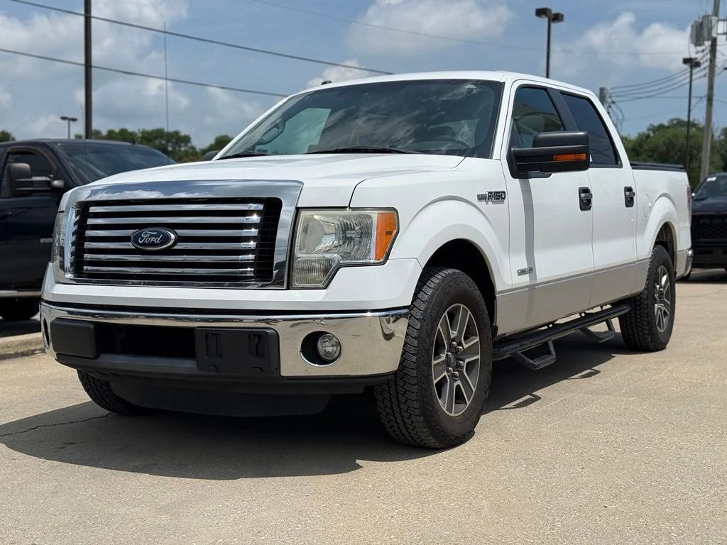 Used 2011 Silver Ford XLT image 2