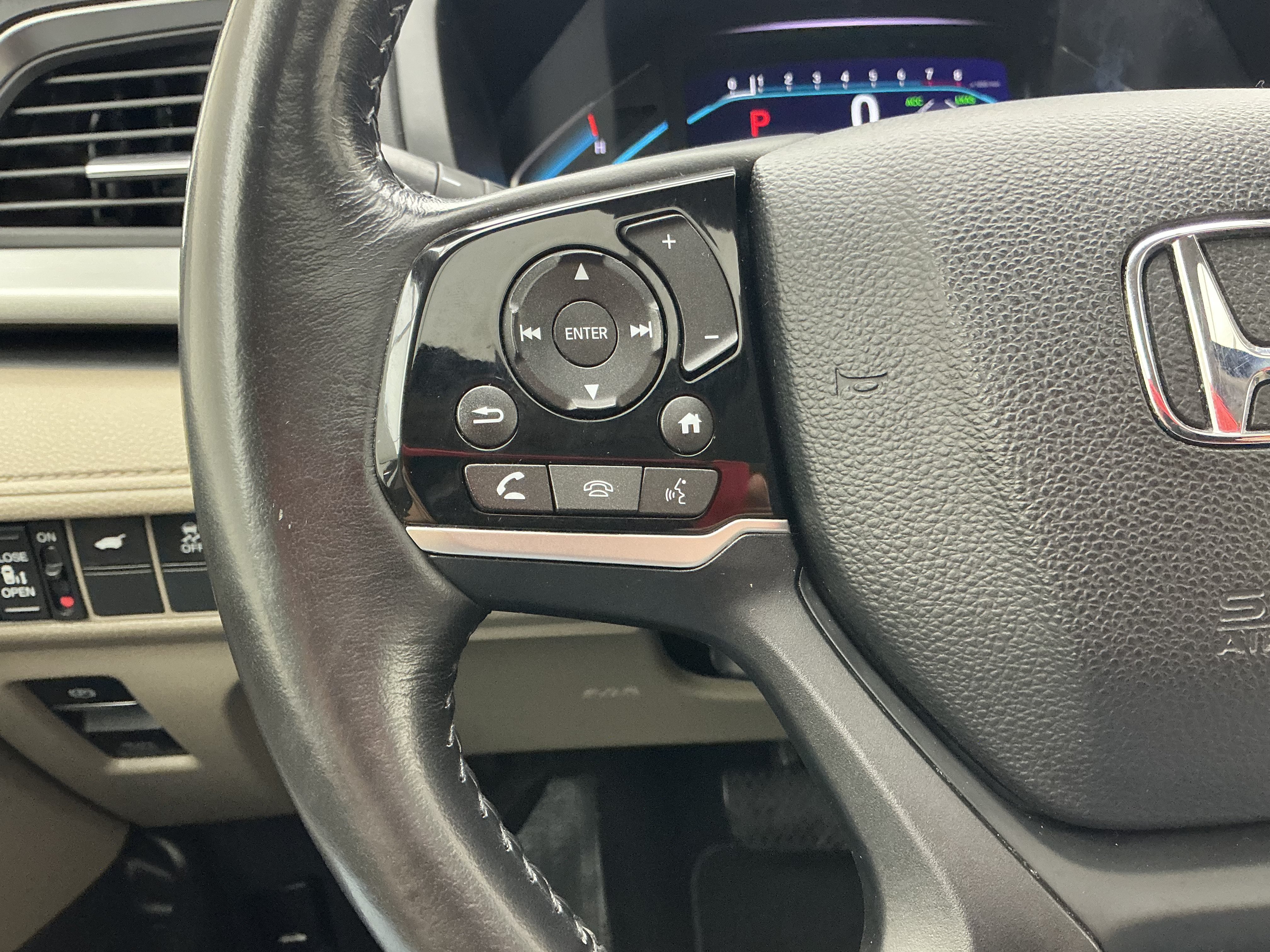 Used 2018 White Diamond Pearl Honda EX-L image 9