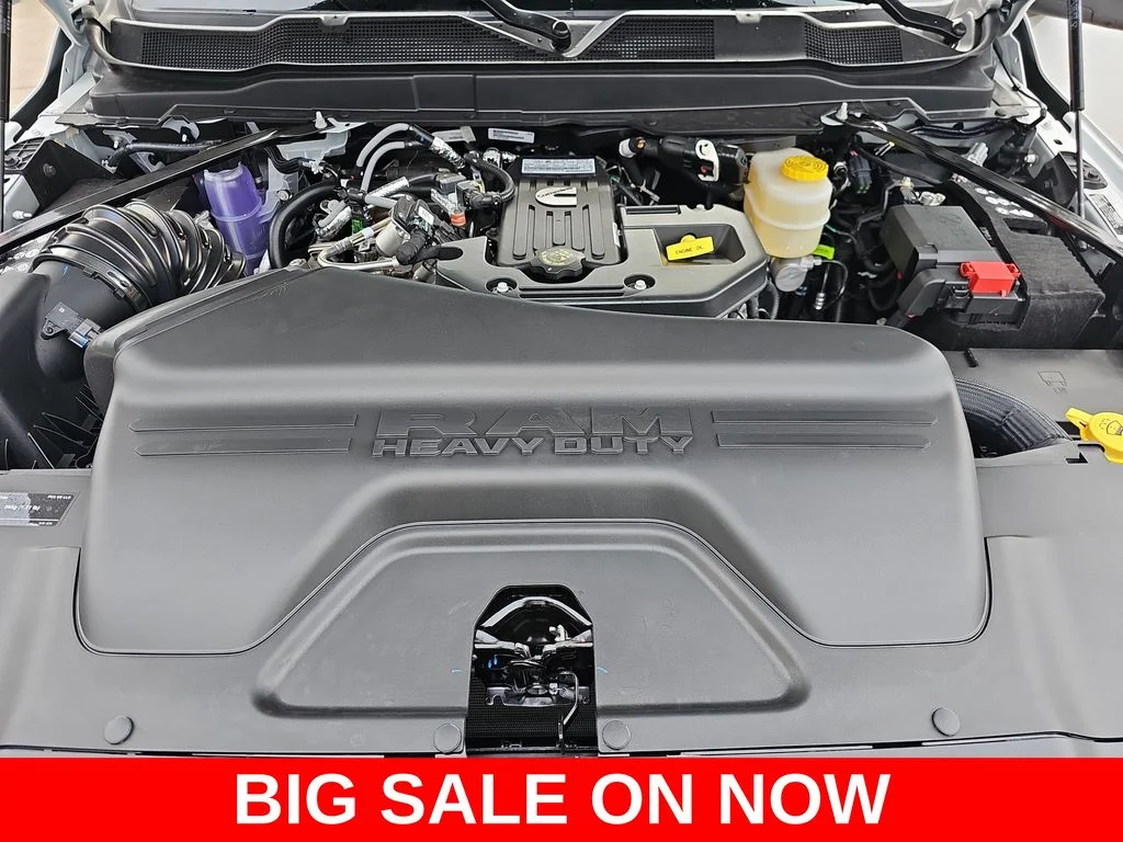 New 2026 Bright White Clearcoat RAM Tradesman image 32