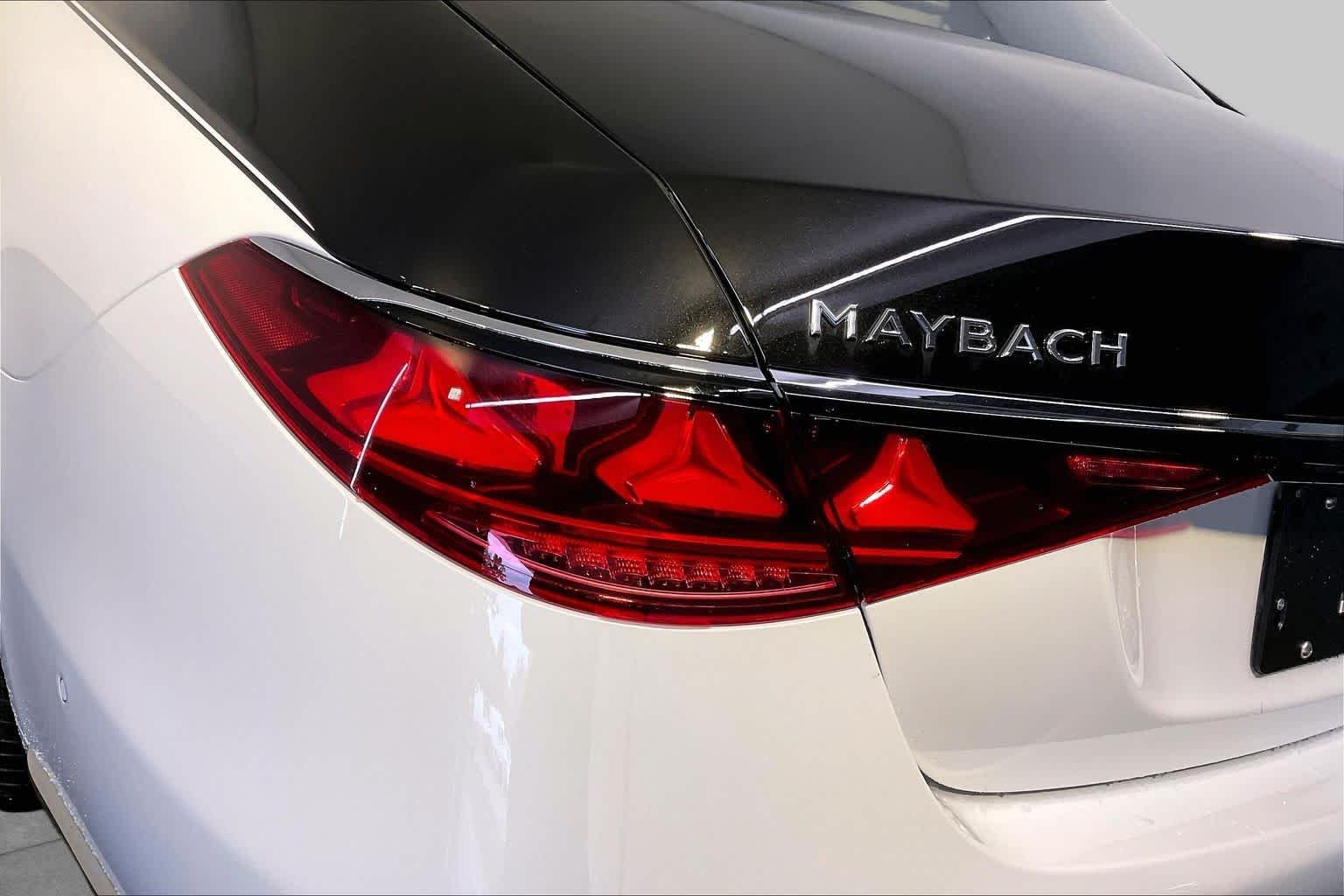 New 2027 MANUFAKTUR Moonlight White Metallic Mercedes-Benz Maybach S 580 image 5