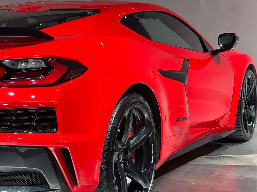 Used 2024 Red Chevrolet Z06 image 29