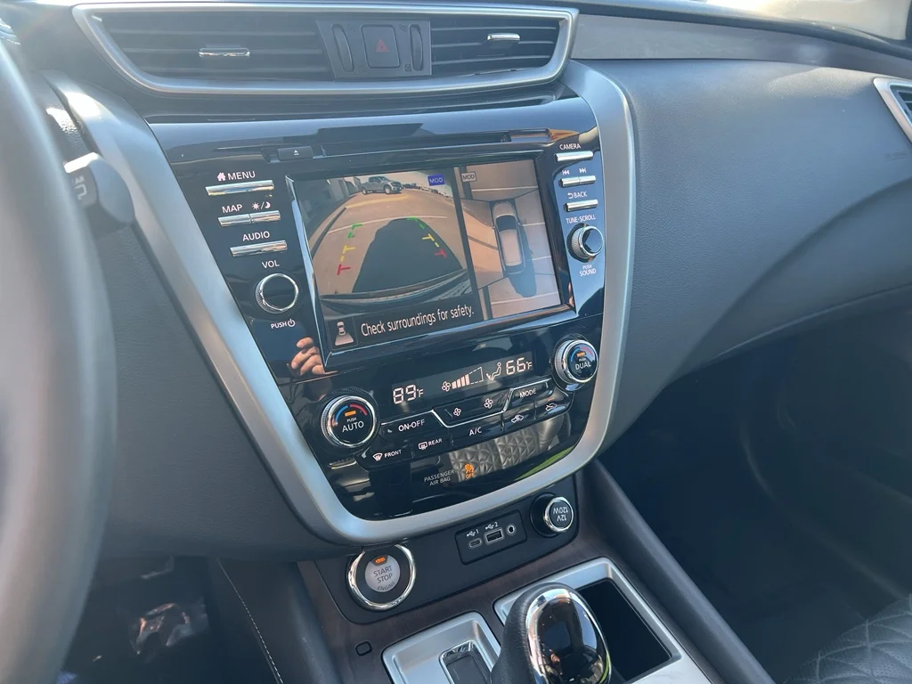 Used 2020 Super Black Metallic Nissan Platinum image 17