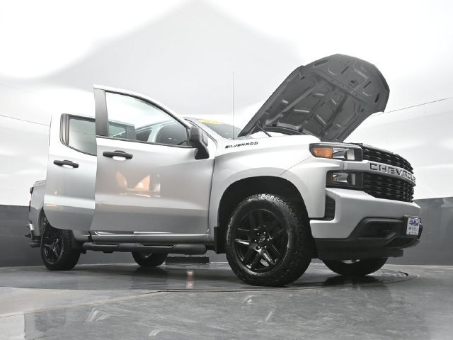 Used 2022 Silver Chevrolet Custom image 32