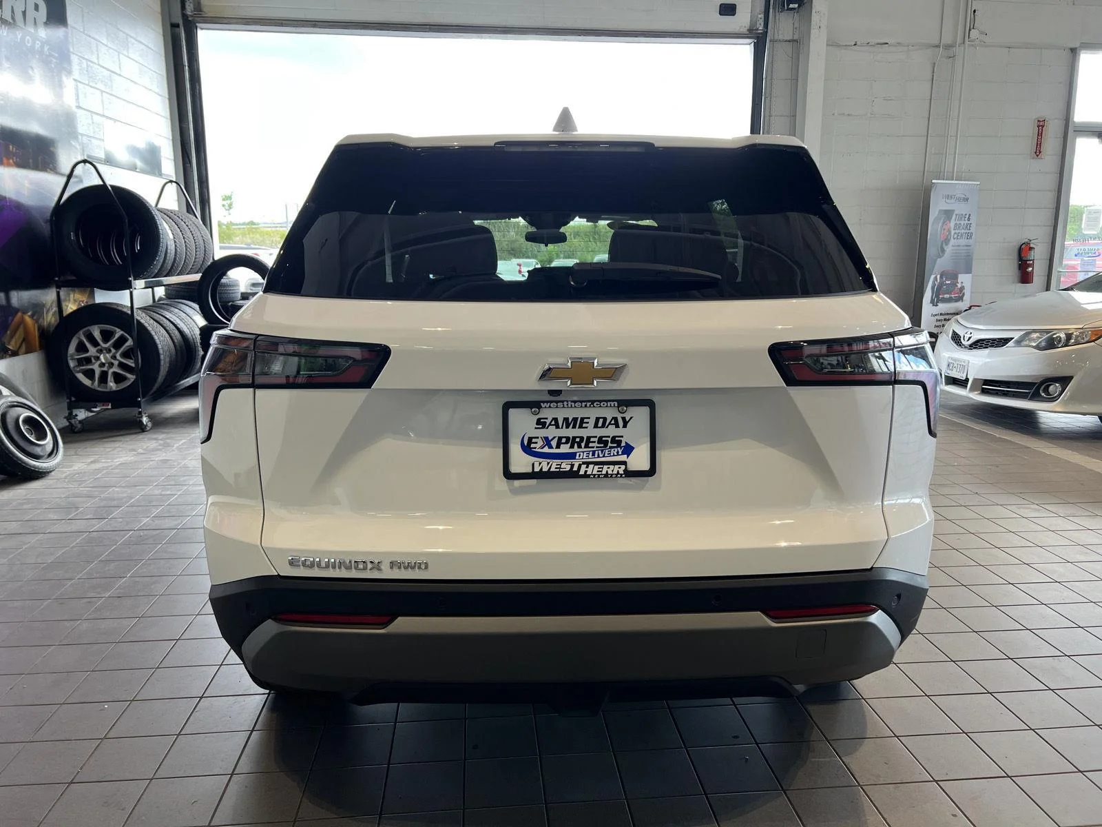 Used 2025 Summit White Chevrolet LT image 6