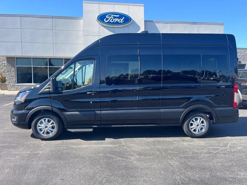 New 2027 Black Ford XL image 2
