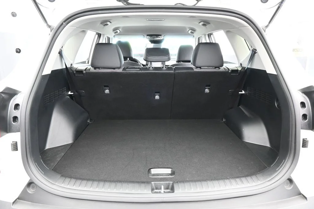 Used 2023 Clear White/Black Roof Kia S image 31