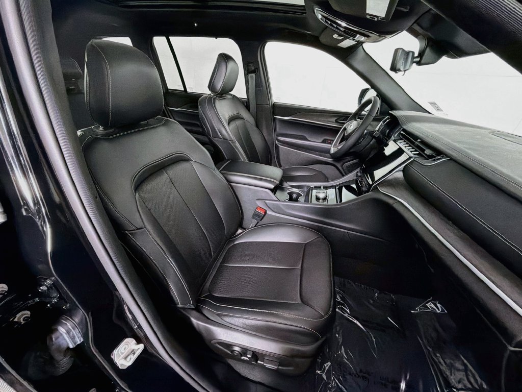 Used 2024 Black Jeep Limited image 29