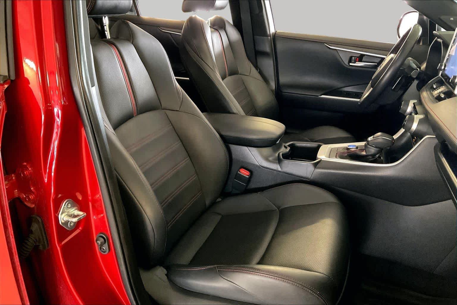 Used 2022 Supersonic Red/Midnight Black Metallic Toyota XSE image 8