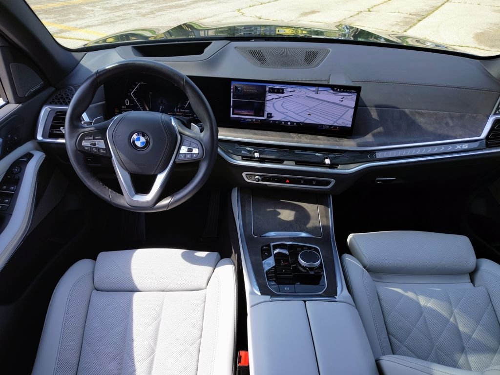 Used 2026 Black BMW xDrive40i image 42