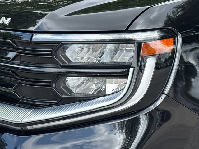 Used 2025 Black Ford Platinum image 4