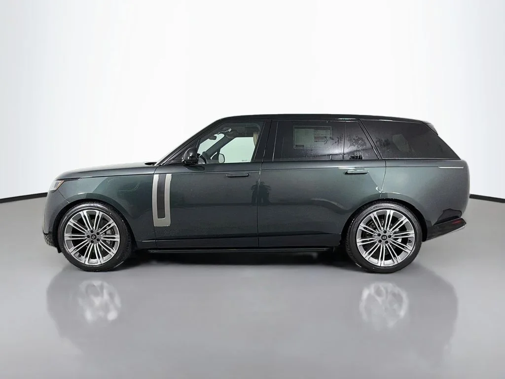 New 2027 Belgravia Green Land Rover SE image 8