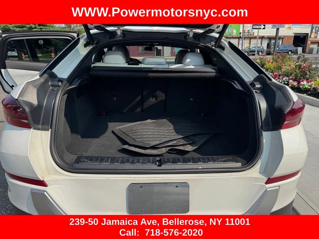 Used 2023 White BMW xDrive40i image 27