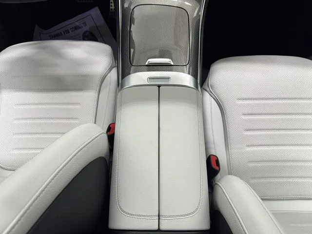 New 2026 MANUFAKTUR Moonlight Whit Mercedes-Benz GLC 300 image 36