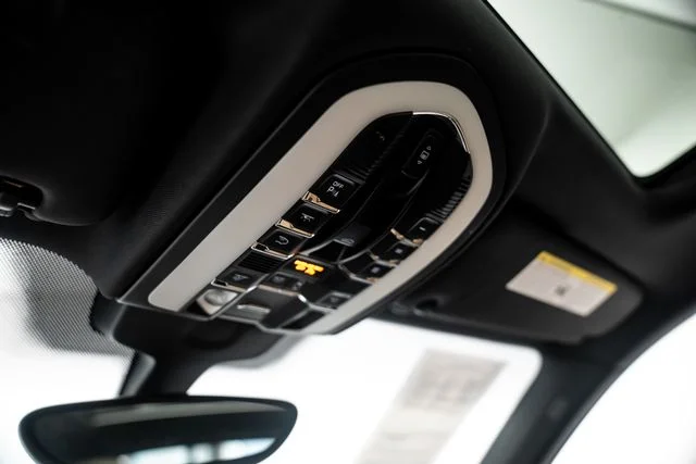 Used 2014  Porsche Diesel Platinum Edition image 35